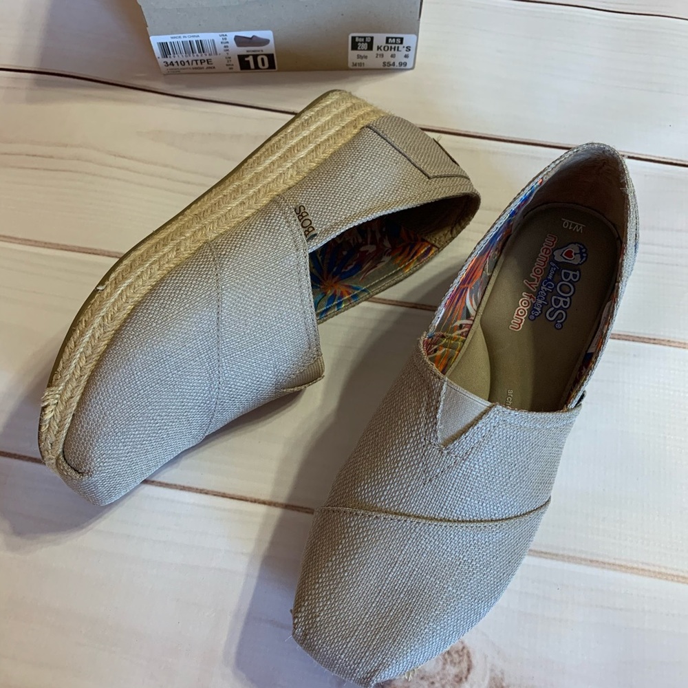 Skechers women 10 Bobs slip on wedge espadrille